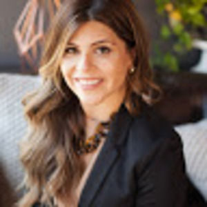 Meet your Posher, Larissa